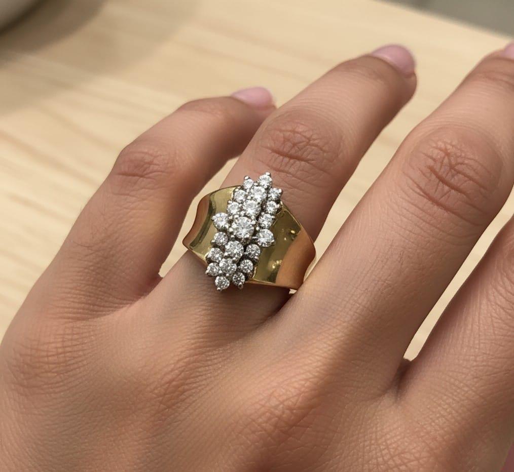 DIAMOND CLUSTER RING 1.05CTW YELLOW GOLD