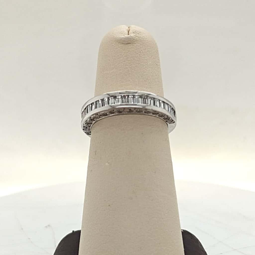 DIAMOND ROUND AND BAGUETTE HALF ETERNITY BAND RING 1.48CTW WHITE GOLD