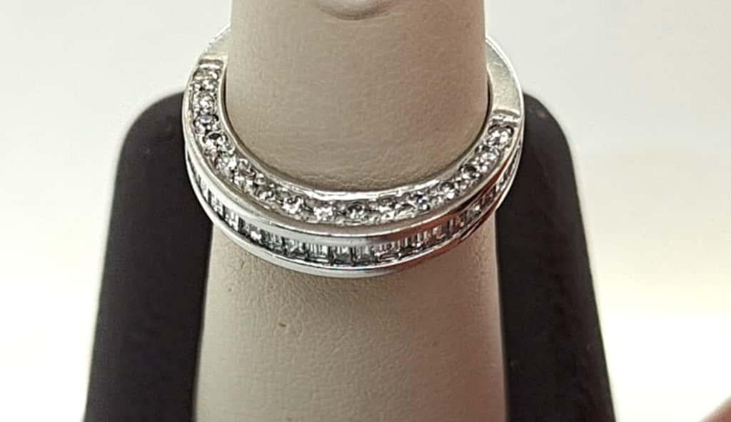 DIAMOND ROUND AND BAGUETTE HALF ETERNITY BAND RING 1.48CTW WHITE GOLD