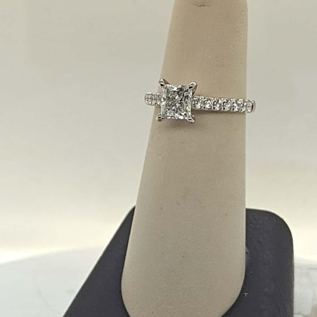 DIAMOND ENGAGEMENT RING 1.22CT (GIA) F VS1 PRINCESS CUT WHITE GOLD
