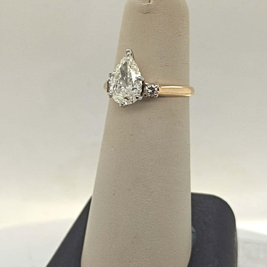 DIAMOND ENGAGEMENT RING PEAR 1.42CT YELLOW GOLD