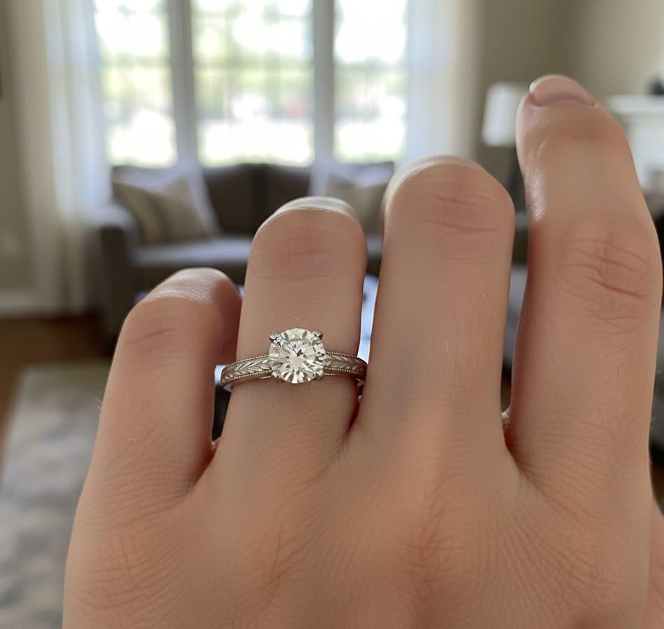 DIAMOND ENGAGEMENT RING 1.01CT SOLITAIRE PLATINUM