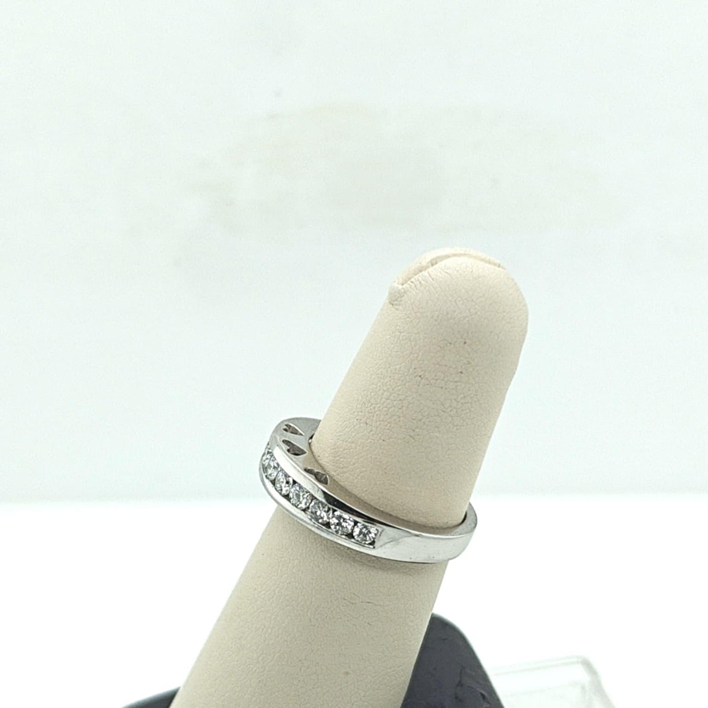 DIAMOND HALF ETERNITY BAND RING 0.90CTW PLATINUM