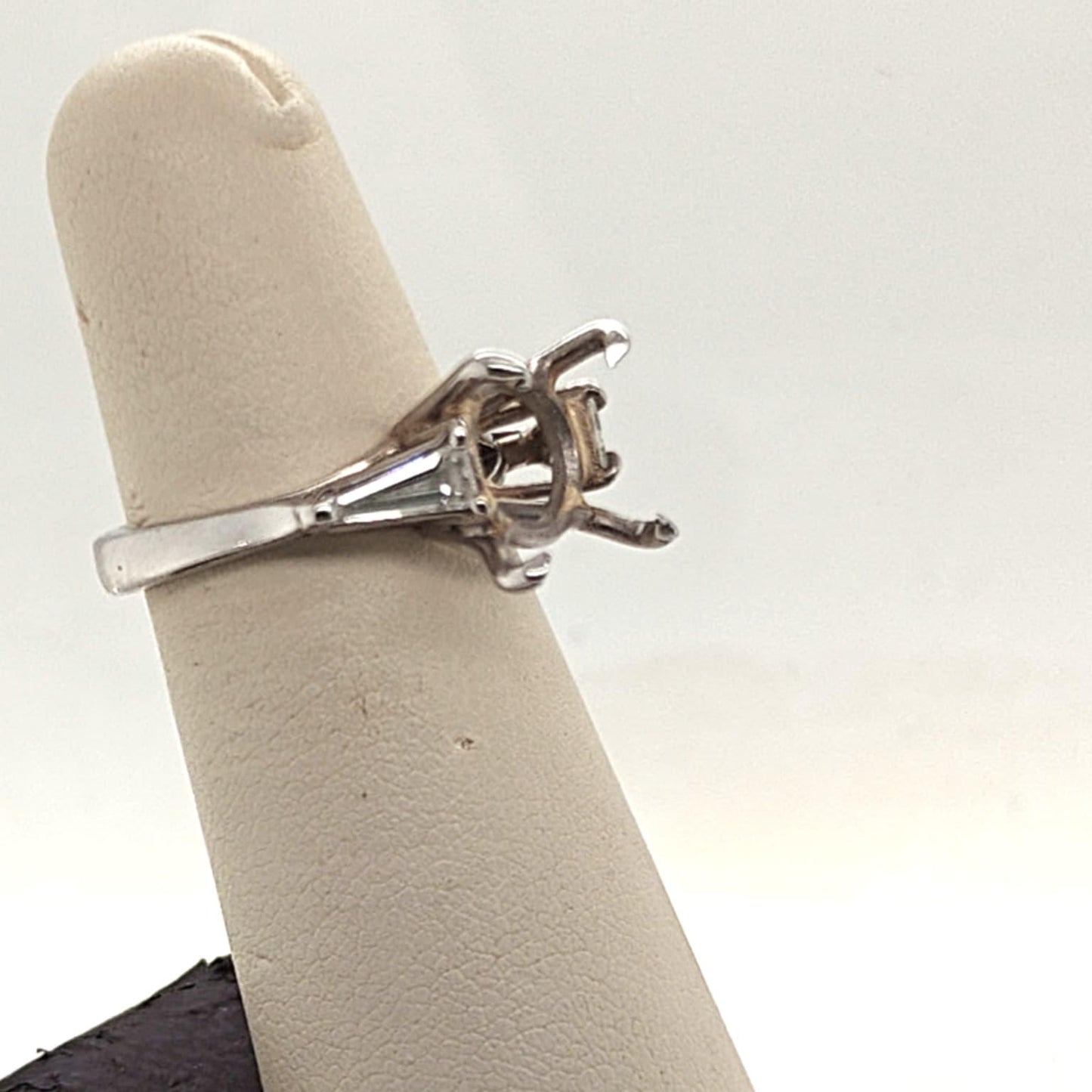 PLATINUM HANDMADE SEMI MOUNT FOR 5CT ROUND DIAMOND 0.42CTW