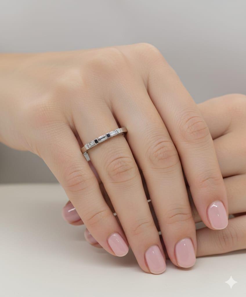 DIAMOND BAGUETTE BAND RING PLATINUM
