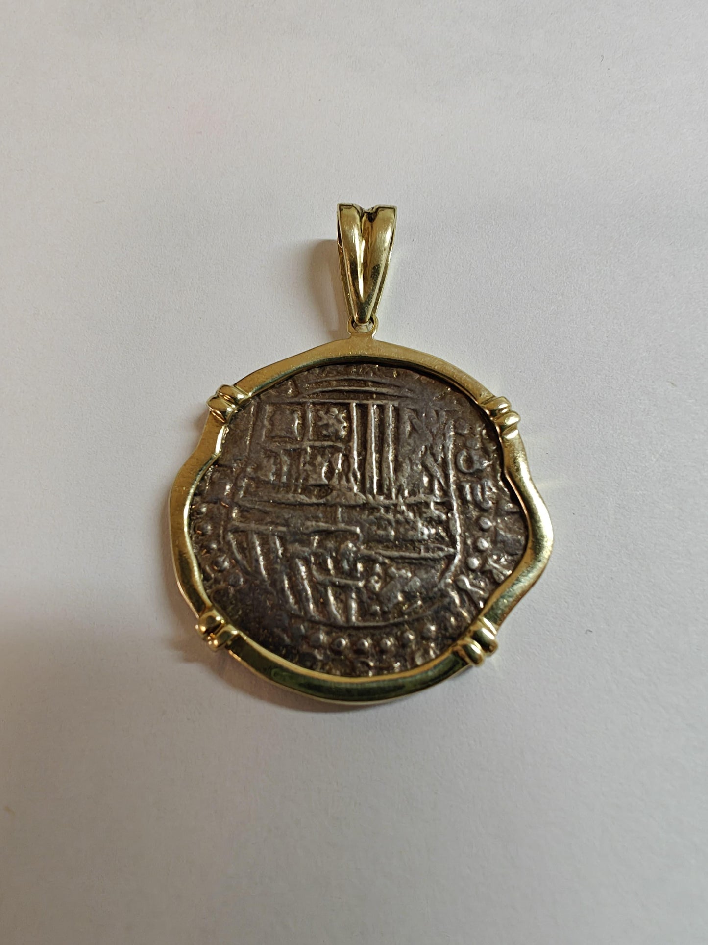 PIECE OF EIGHT PENDANT REPRODUCTION YELLOW GOLD