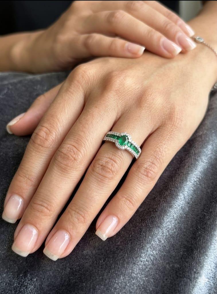 OVAL EMERALD AND DIAMOND HALO RING WHITE GOLD