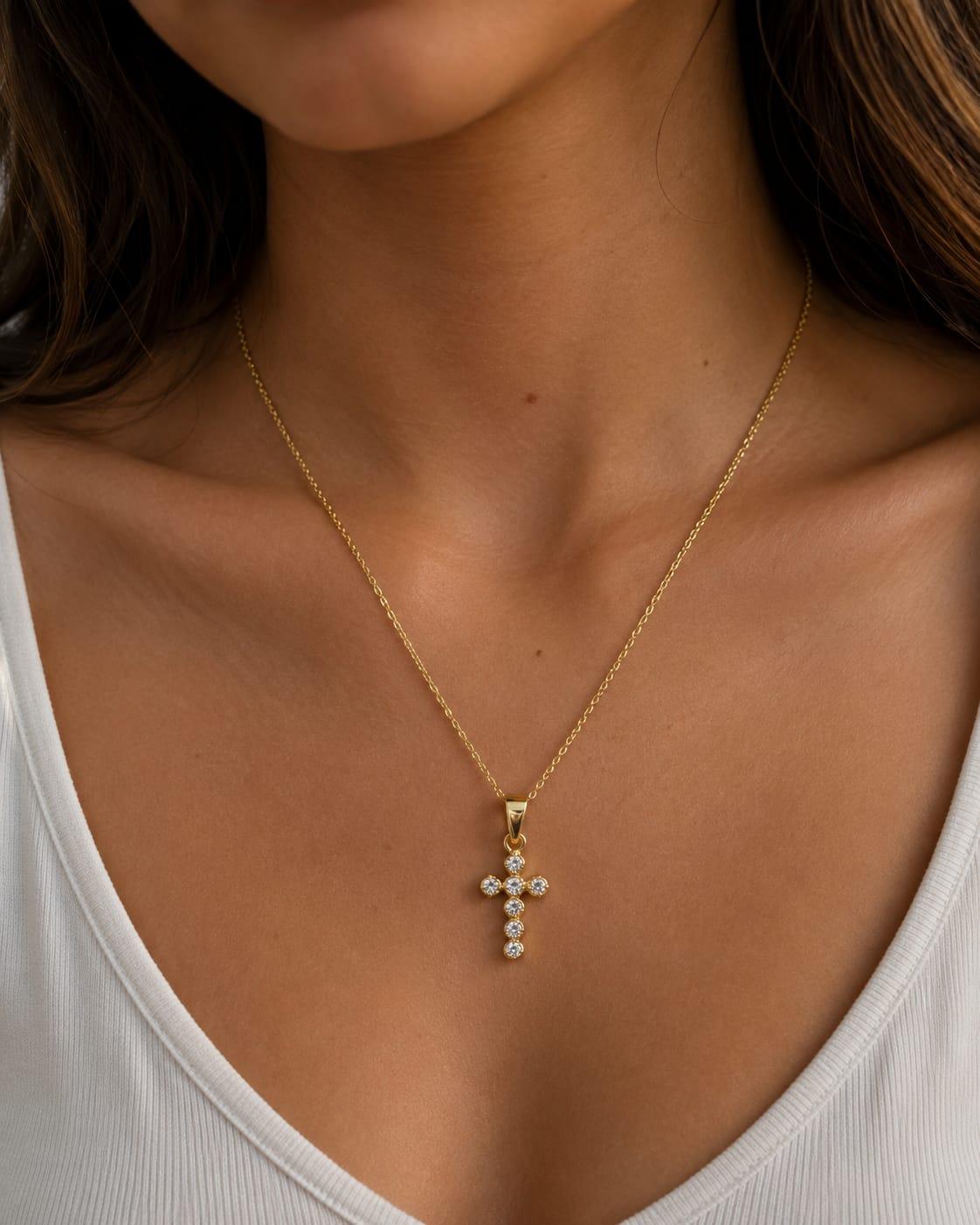 SMALL DIAMOND CROSS PENDANT NECKLACE YELLOW GOLD
