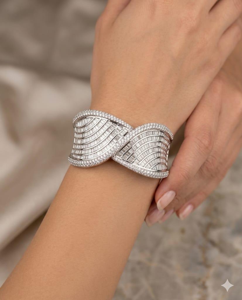 DIAMOND WIDE CUFF BRACELET 21.16CTW WHITE GOLD