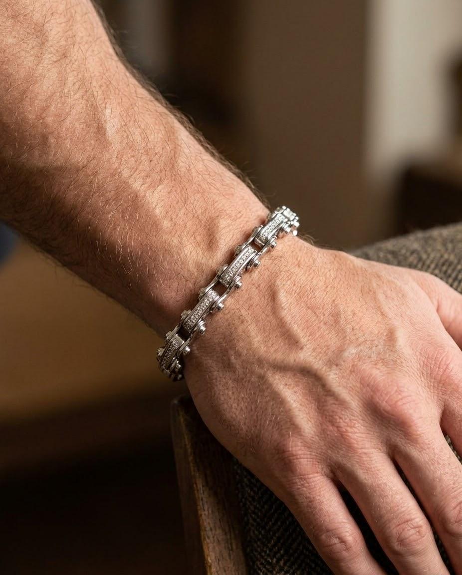 MENS WHITE GOLD AND DIAMOND CYCLE CHAIN BRACELET