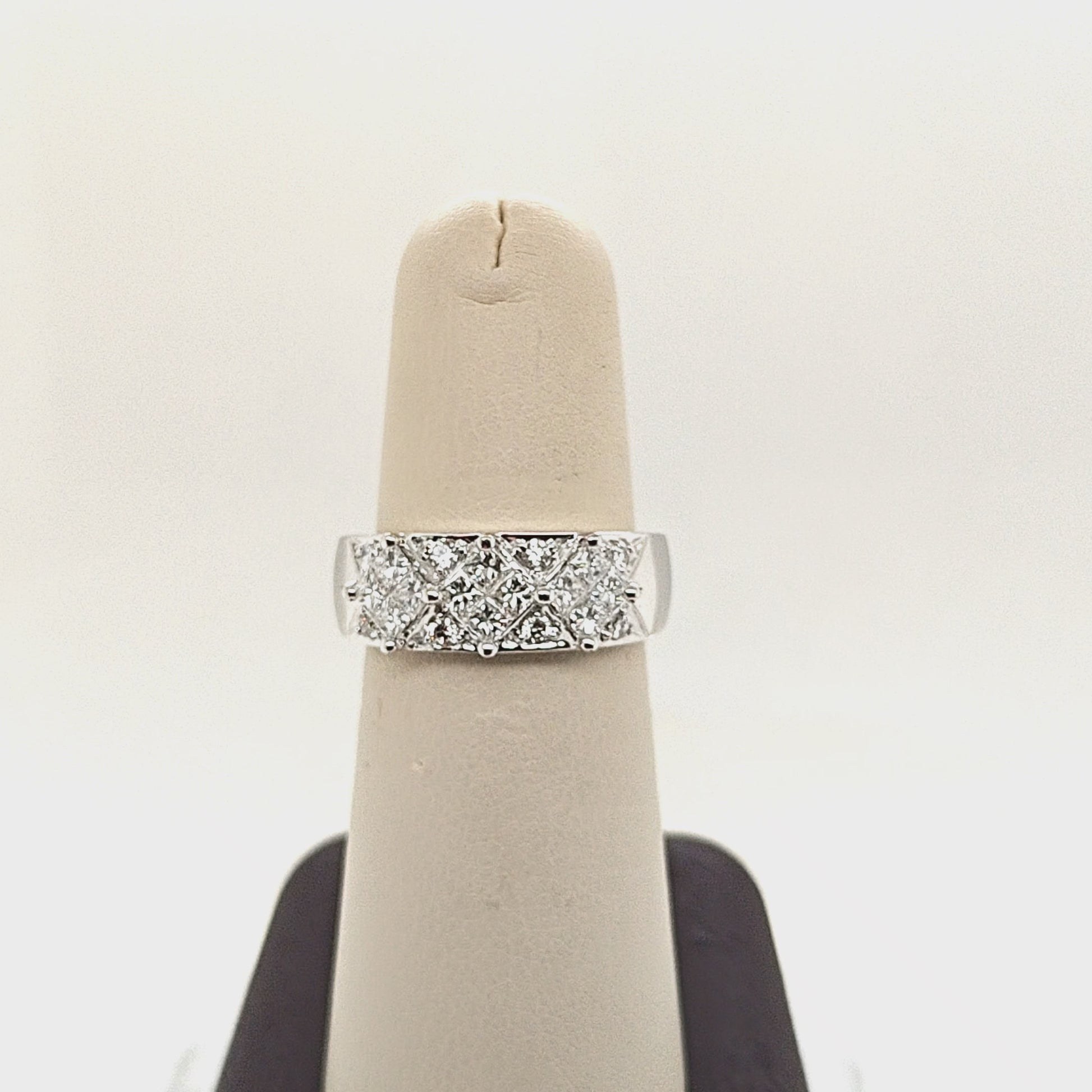 DIAMOND CLUSTER BAND RING 1.75CTW WHITE GOLD