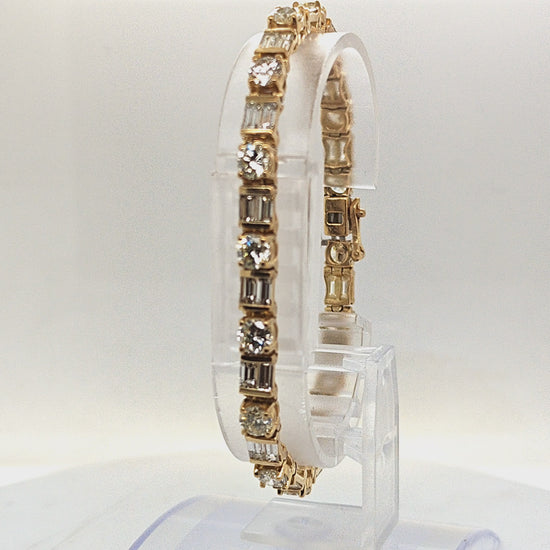 BAGUETTE AND ROUND DIAMOND BRACELET 10.55CT YELLOW GOLD