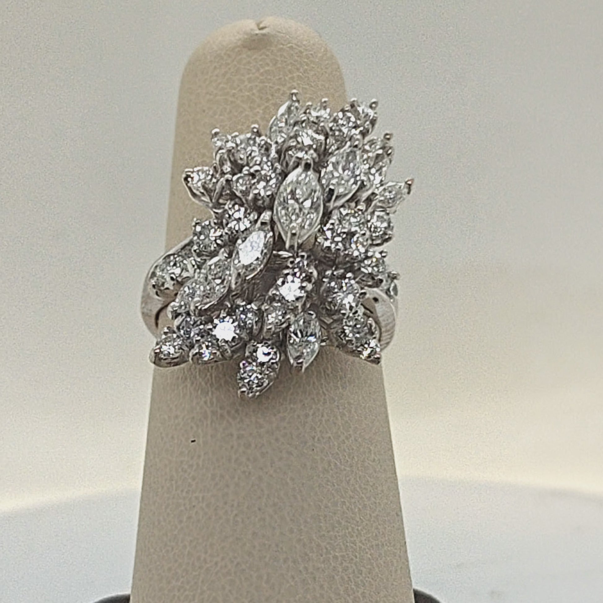 DIAMOND CLUSTER RING 14K WHITE GOLD 3CTW