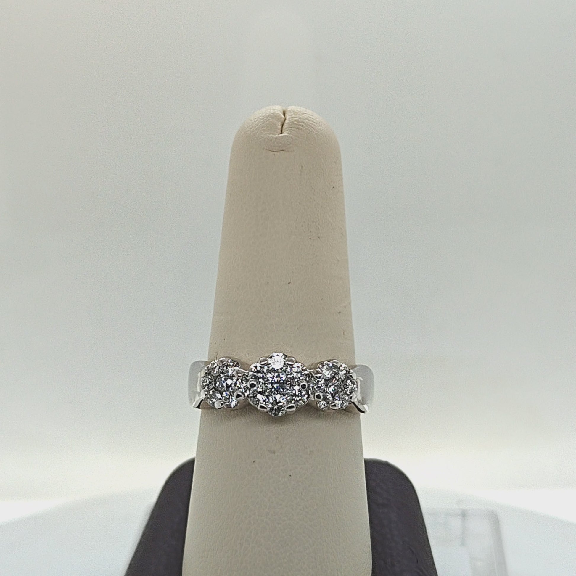 3 CLUSTER DIAMOND RING 1.1CT WHITE GOLD