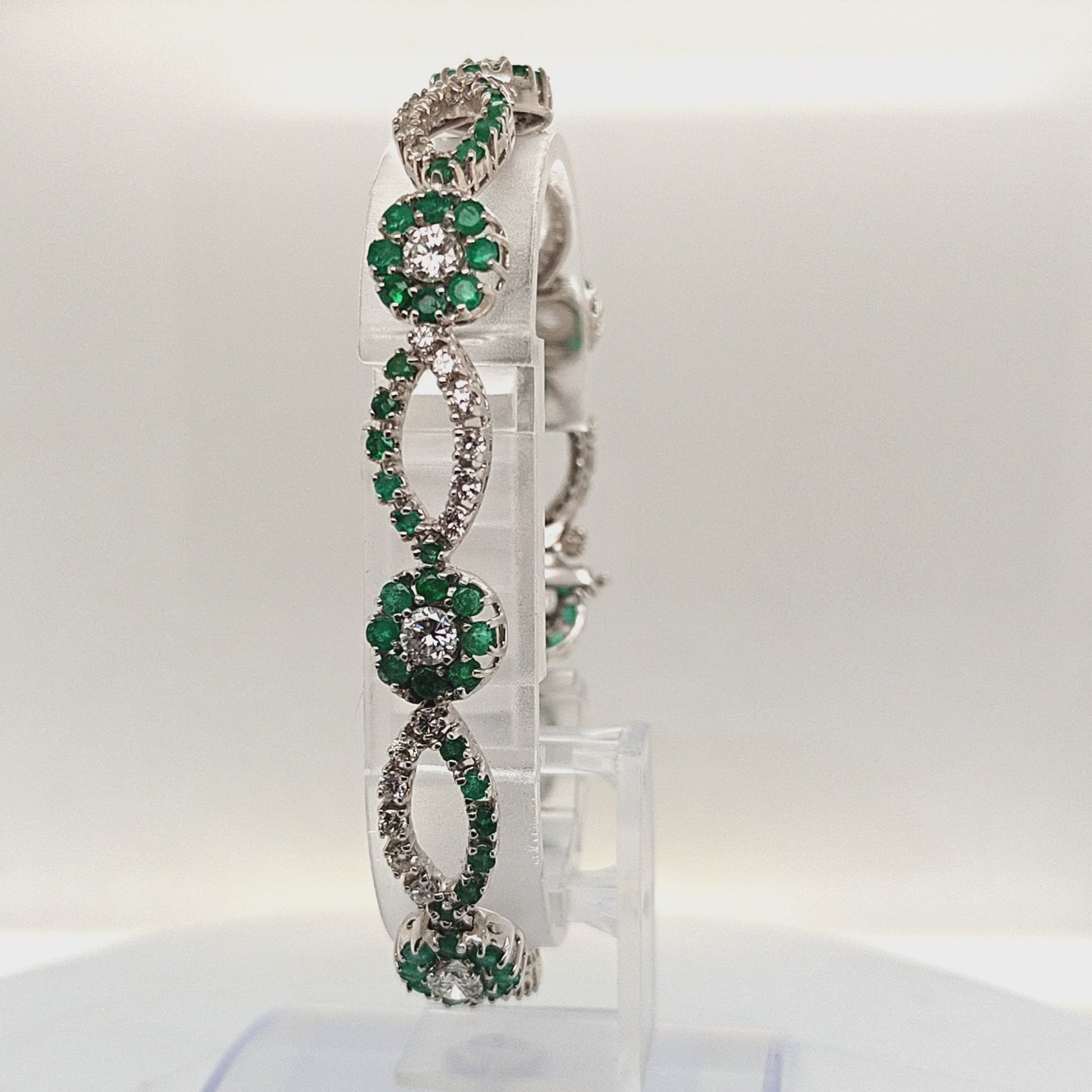 EMERALD AND DIAMOND BRACELET WHITE GOLD