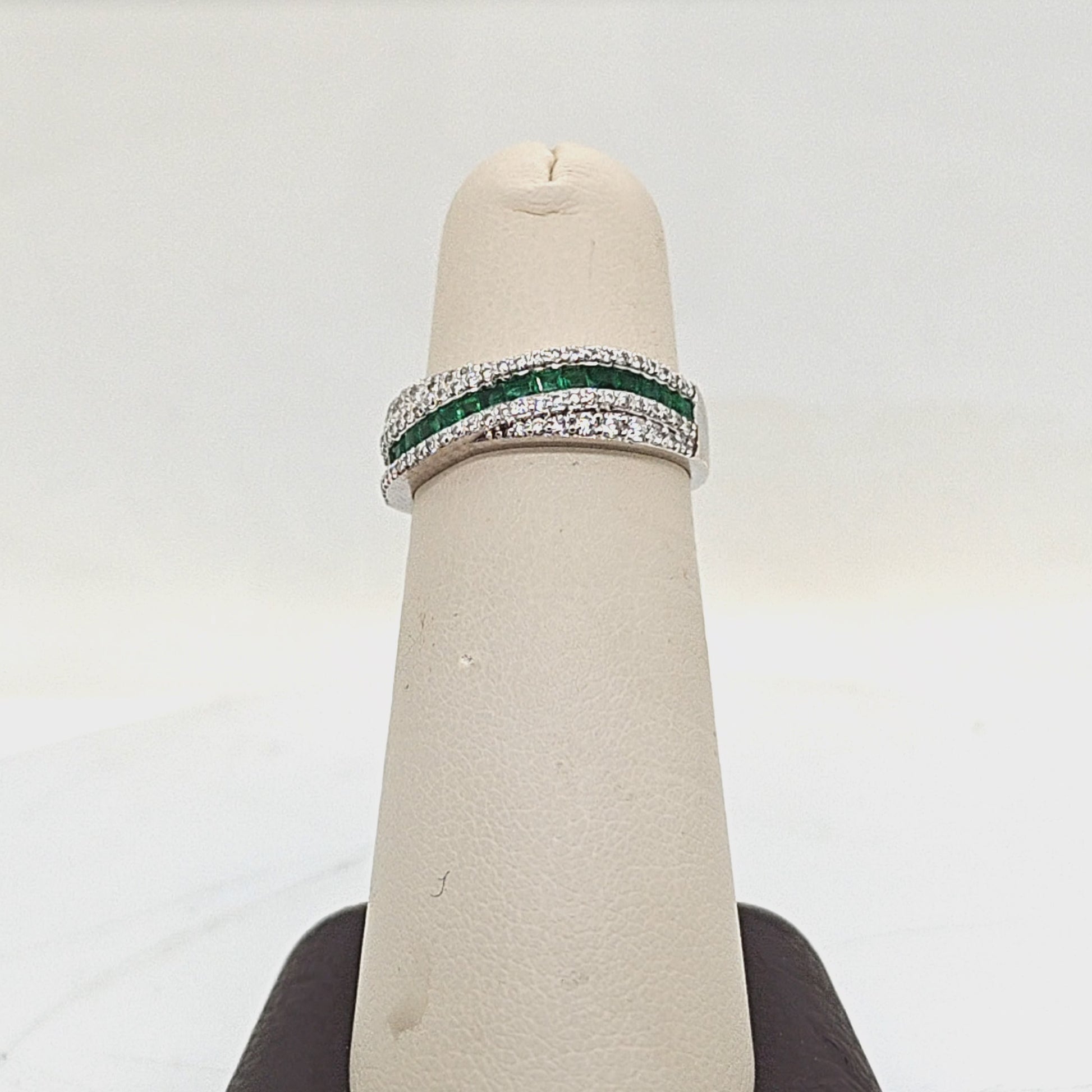 EMERALD AND DIAMOND RING BAND WHITE GOLD