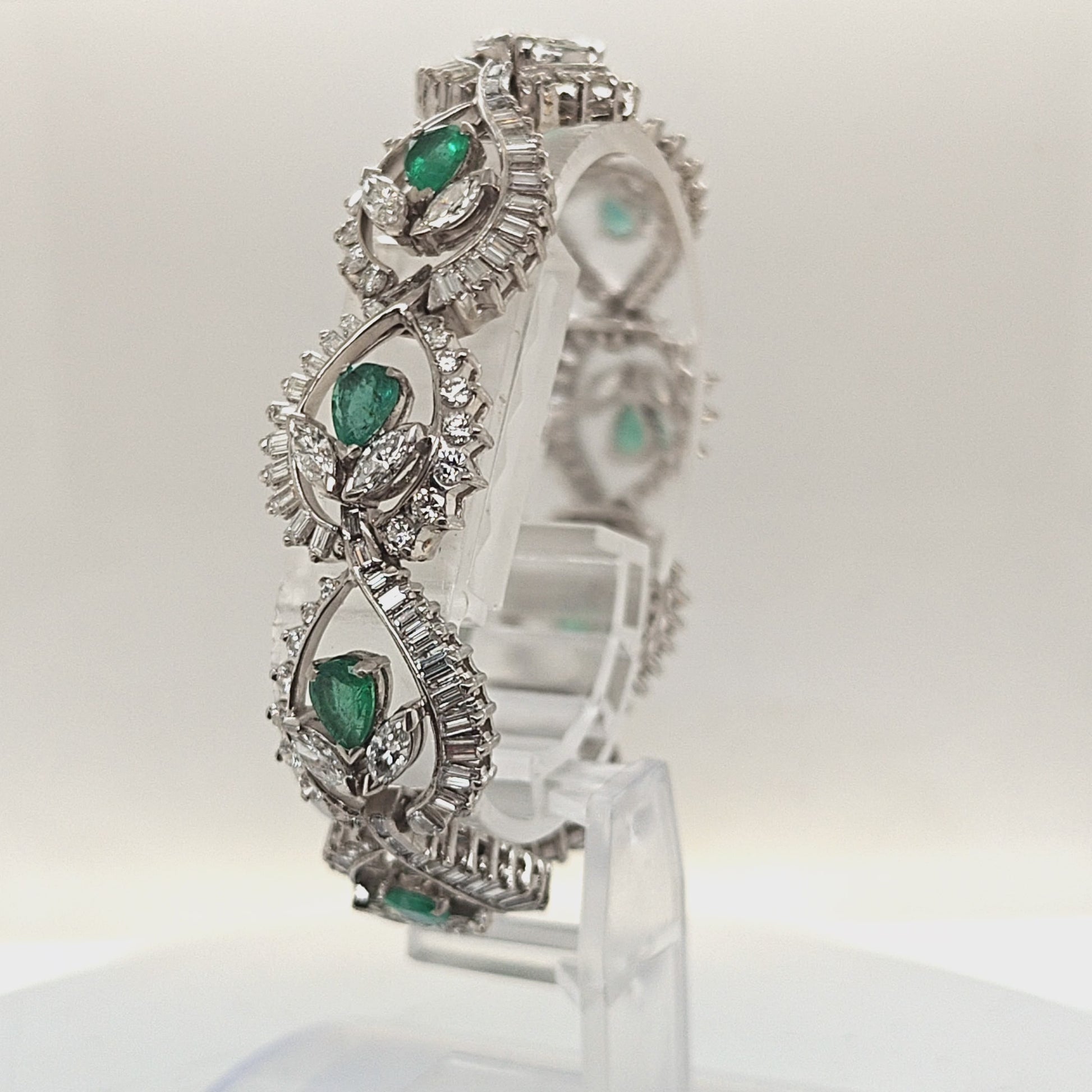 DIAMOND AND EMERALD FLOWER BRACELET PLATINUM