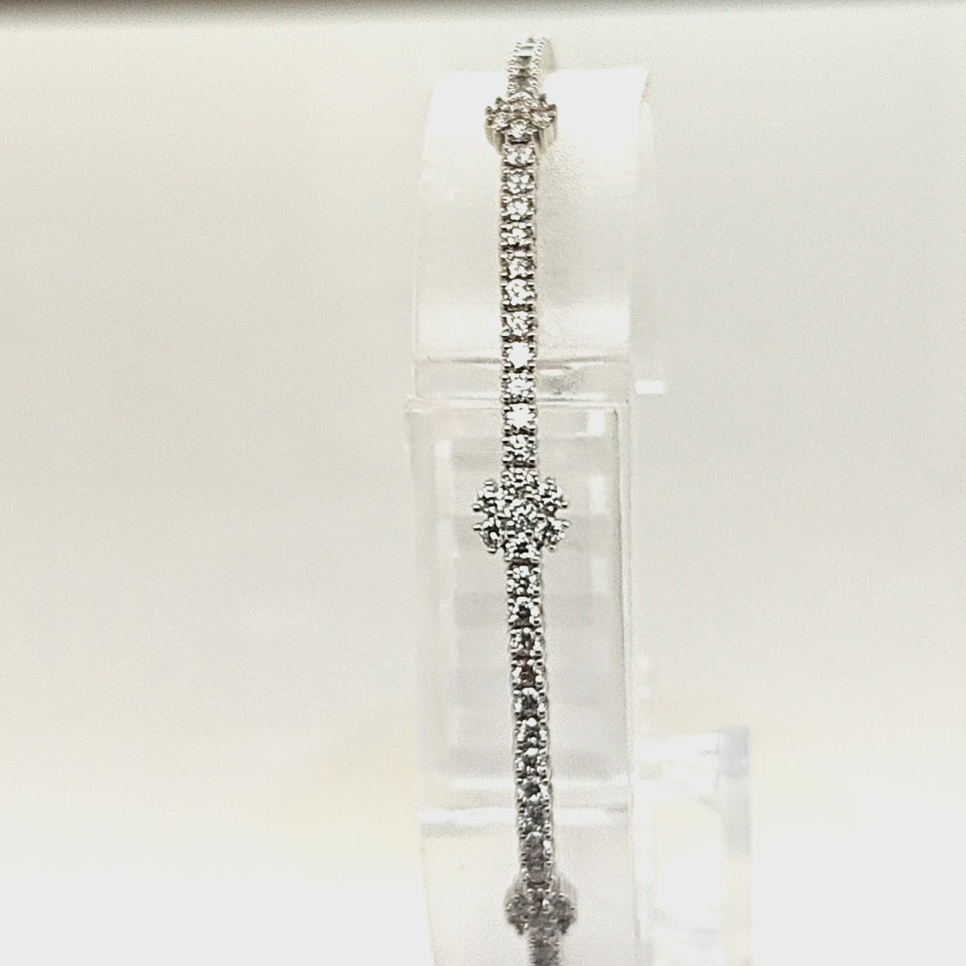 BANGLE BRACELET FLEXIBLE 3 CLUSTER DIAMOND 14KT WHITE GOLD