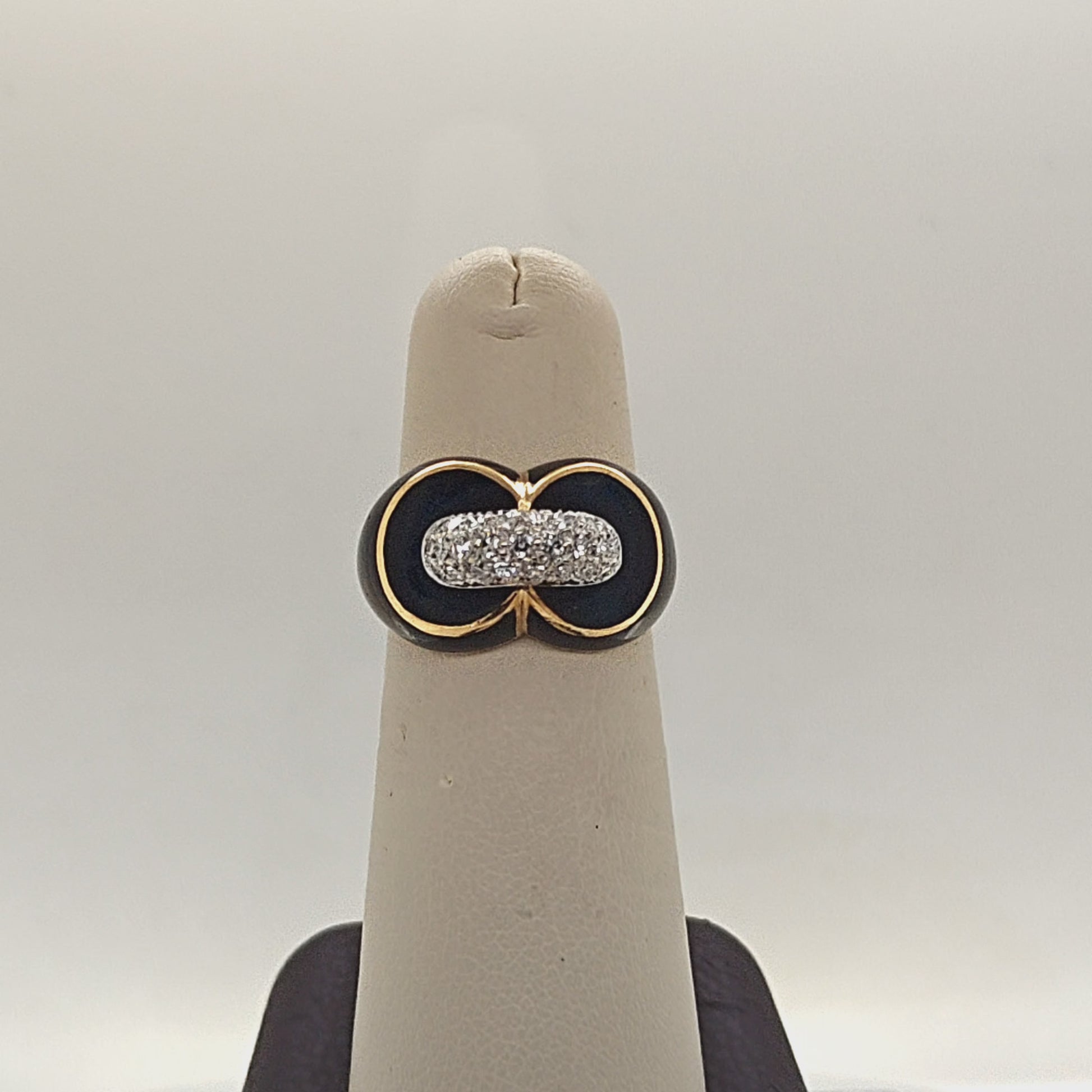 DIAMOND AND ONYX RING YELLOW GOLD
