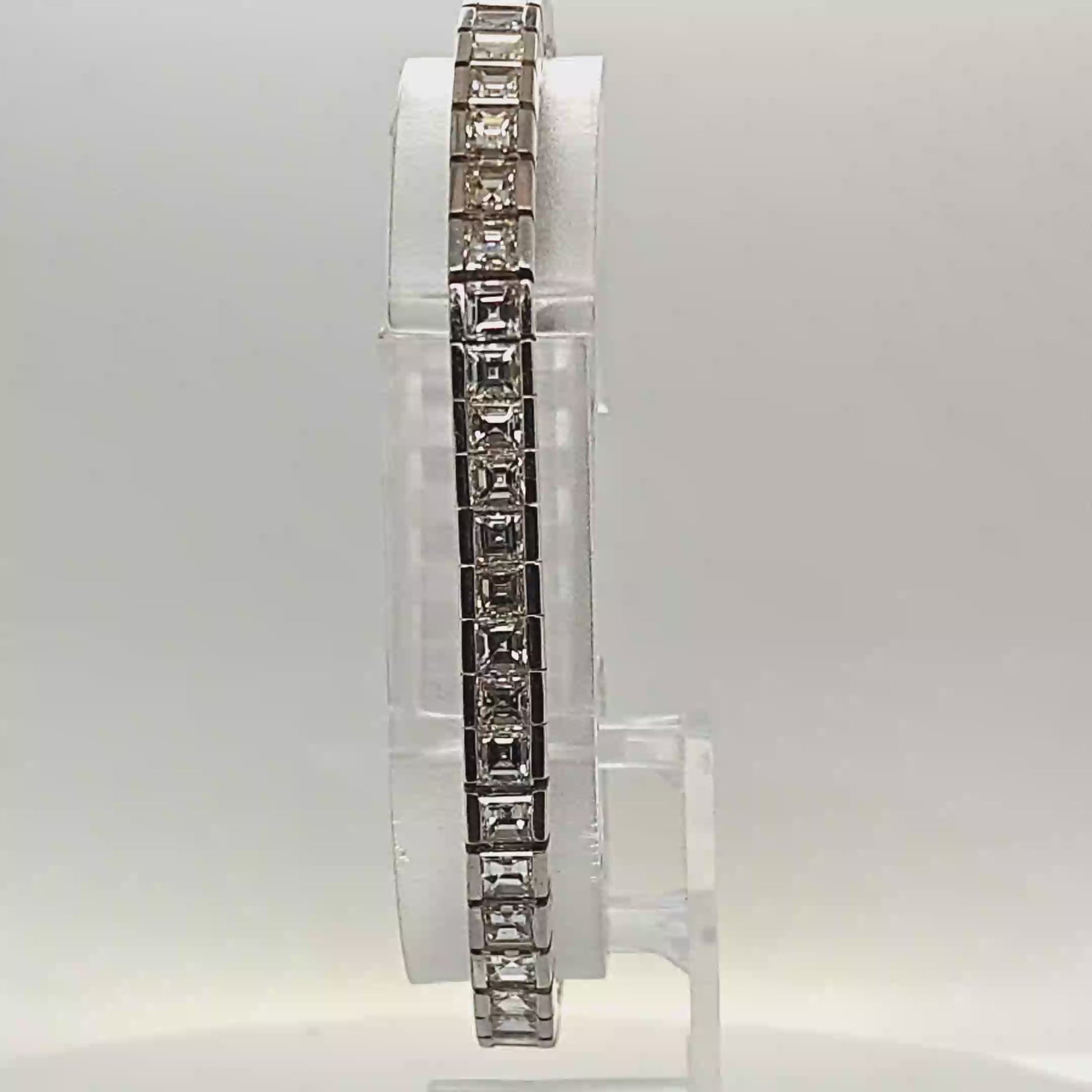 DIAMOND BRACELET ASSCHER CUT 13.26CT WHITE GOLD
