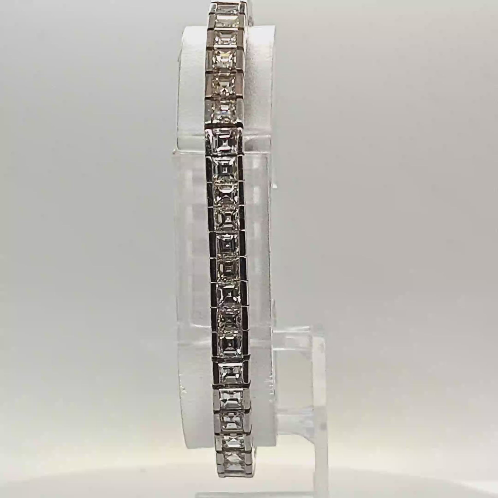 DIAMOND BRACELET ASSCHER CUT 13.26CT WHITE GOLD