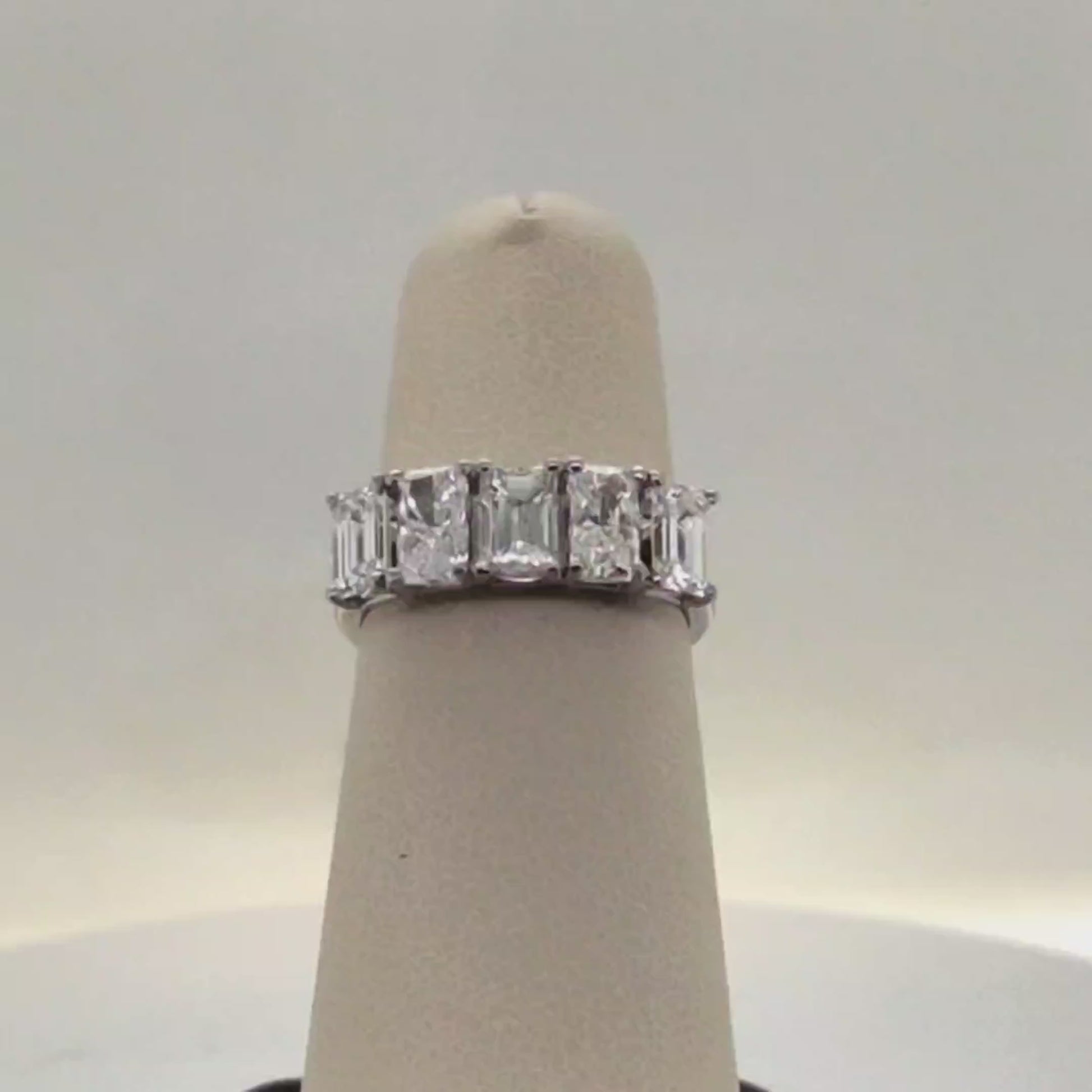 5 DIAMOND PLATINUM BAND 3.06CTW