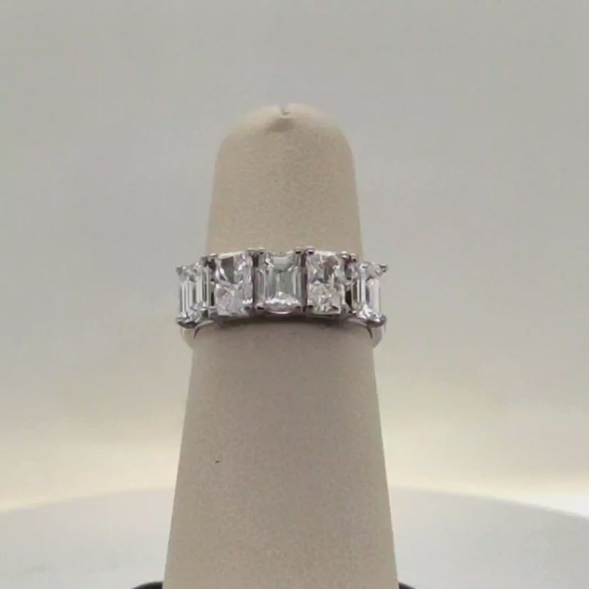 5 DIAMOND PLATINUM BAND 3.06CTW