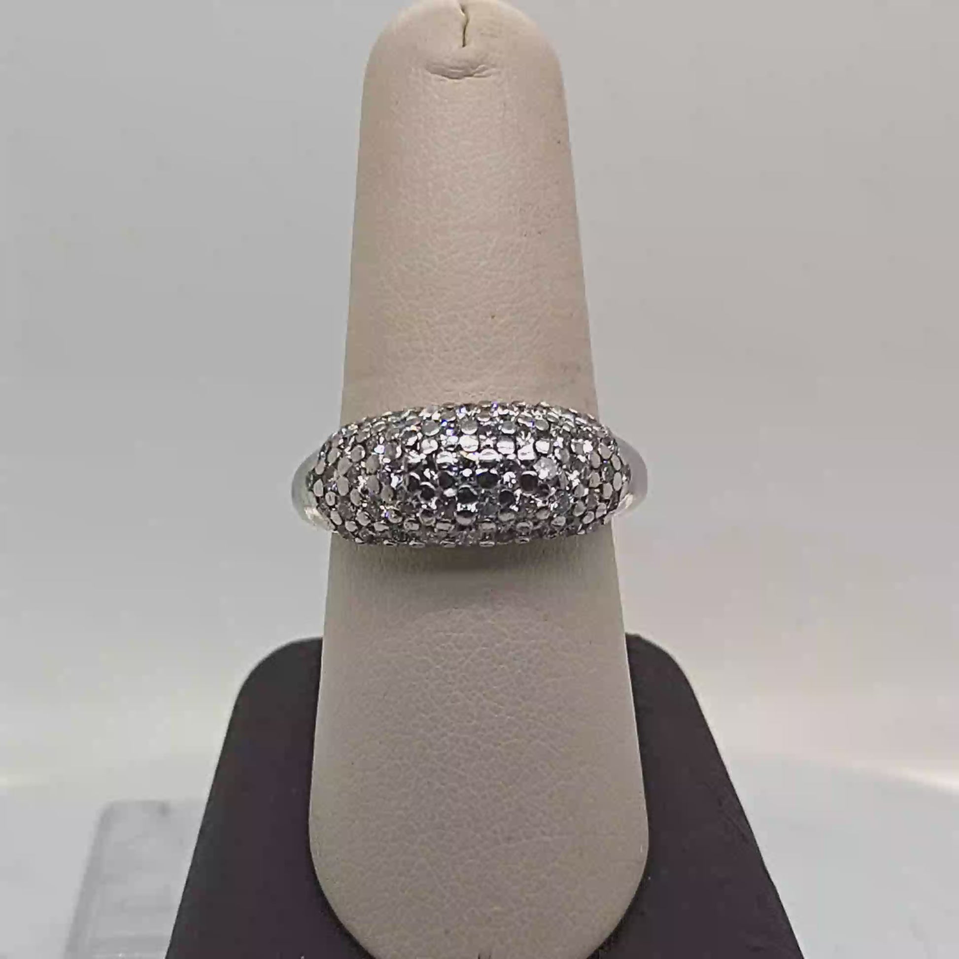 PLATINUM DIAMOND AND PLATINUM BAND RING 2.02CT