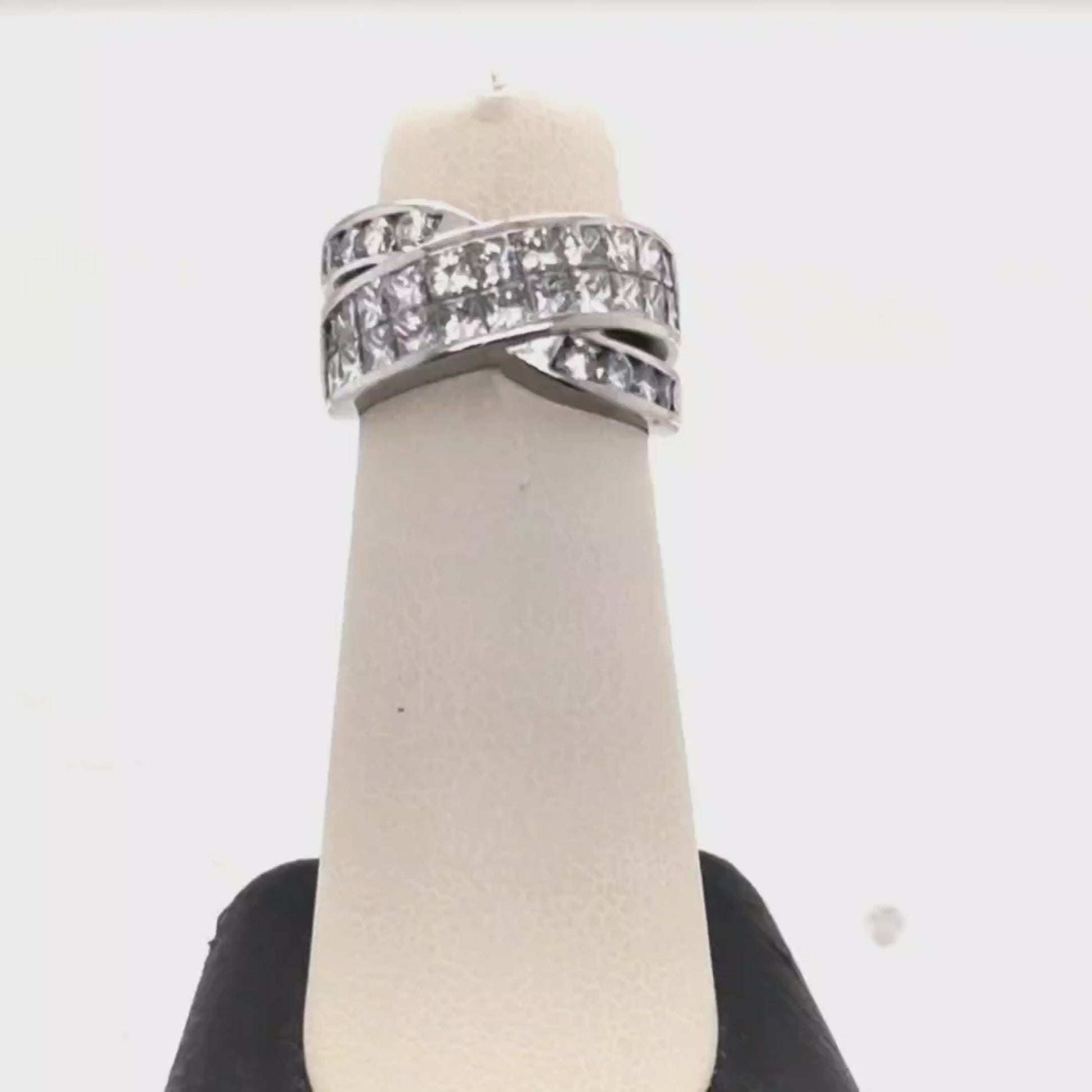 Twisted 18K White Gold Diamond Band Invisible and Channel Setting