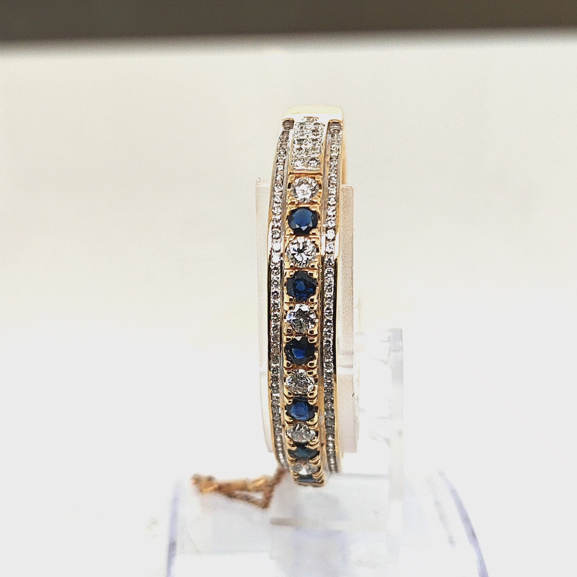 BANGLE BRACELET DIAMOND AND SAPPHIRE 18KT YELLOW GOLD