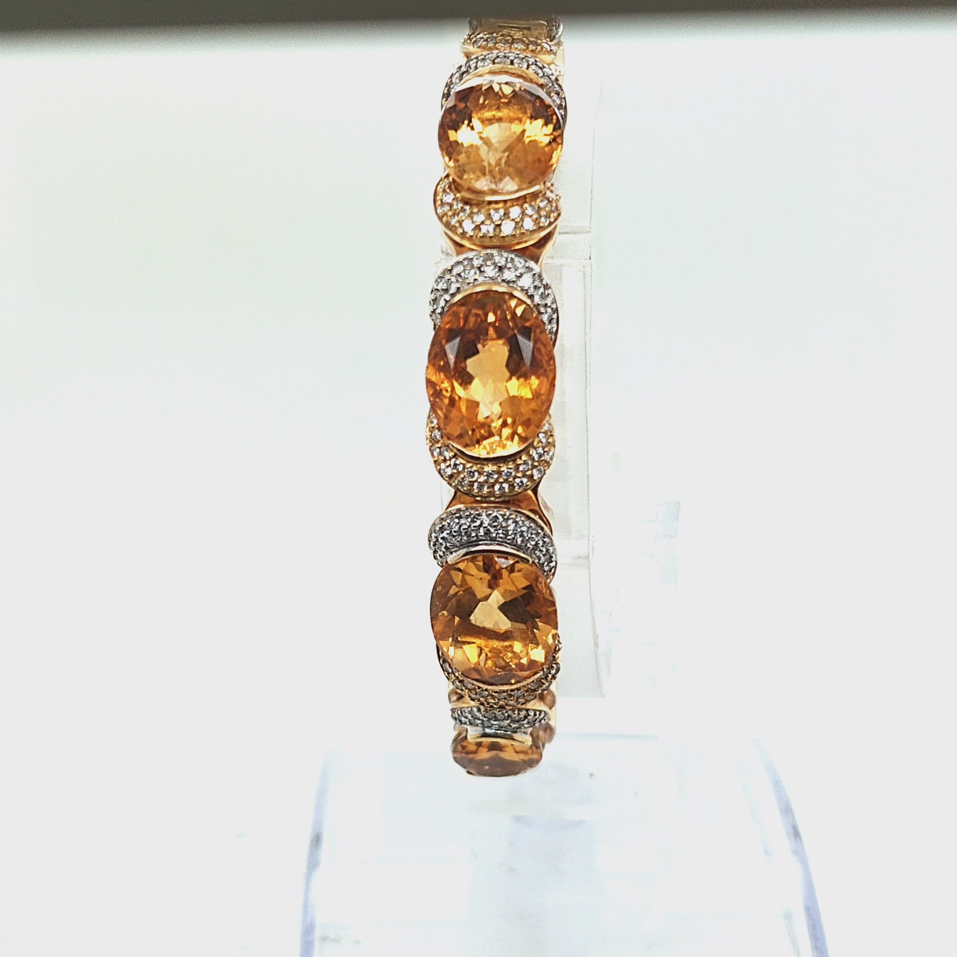 18KT YELLOW GOLD CITRIN AND DIAMONDS BANGLE